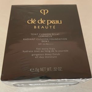 Cle De Peau Radiant Cushion Foundation Dewy O10 LIGHT OCHER New in box 15 g